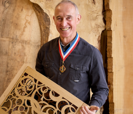 Gérard Coiffard, MOF, ébéniste, tourneur et sculpteur sur bois