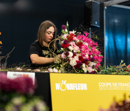 Marie Mangiapanelli au travail pendant la Coupe de France des fleuristes.