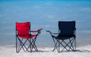 Chaises vides sur la plage