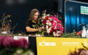 Marie Mangiapanelli au travail pendant la Coupe de France des fleuristes.